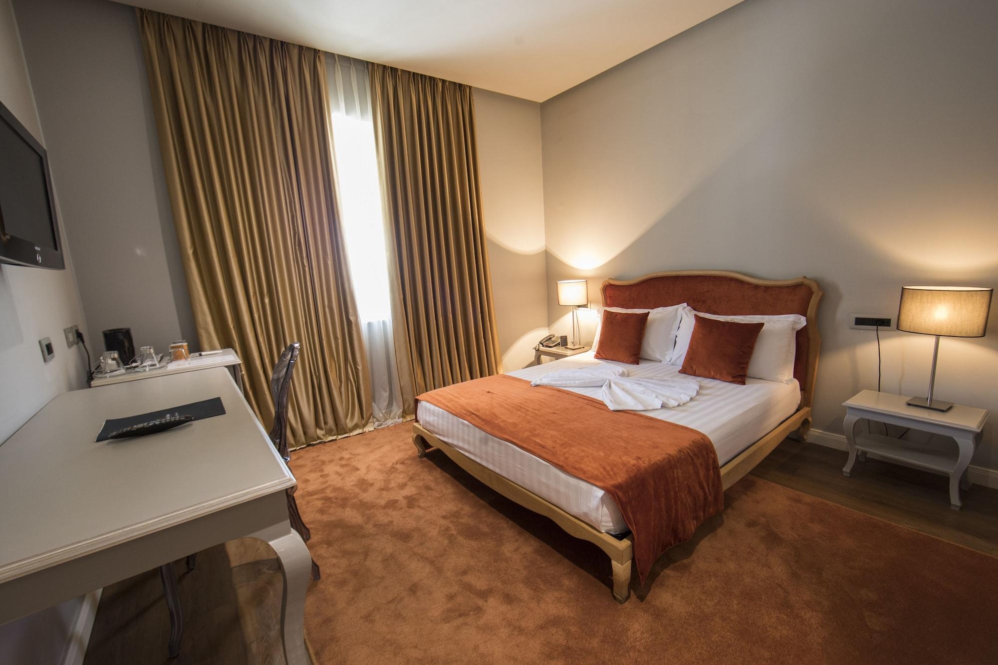 Classic Hotel Tirana Extérieur photo