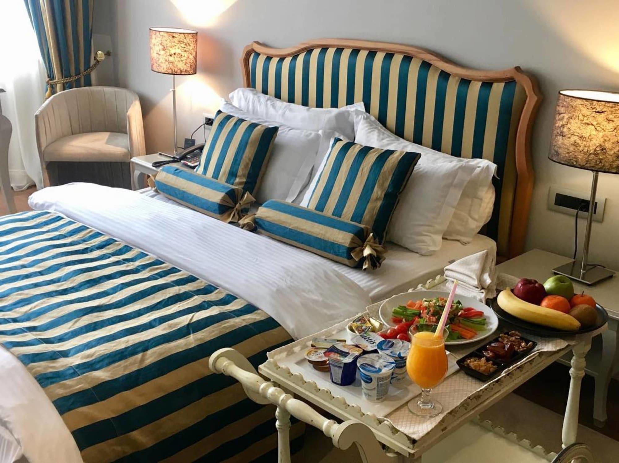 Classic Hotel Tirana Extérieur photo