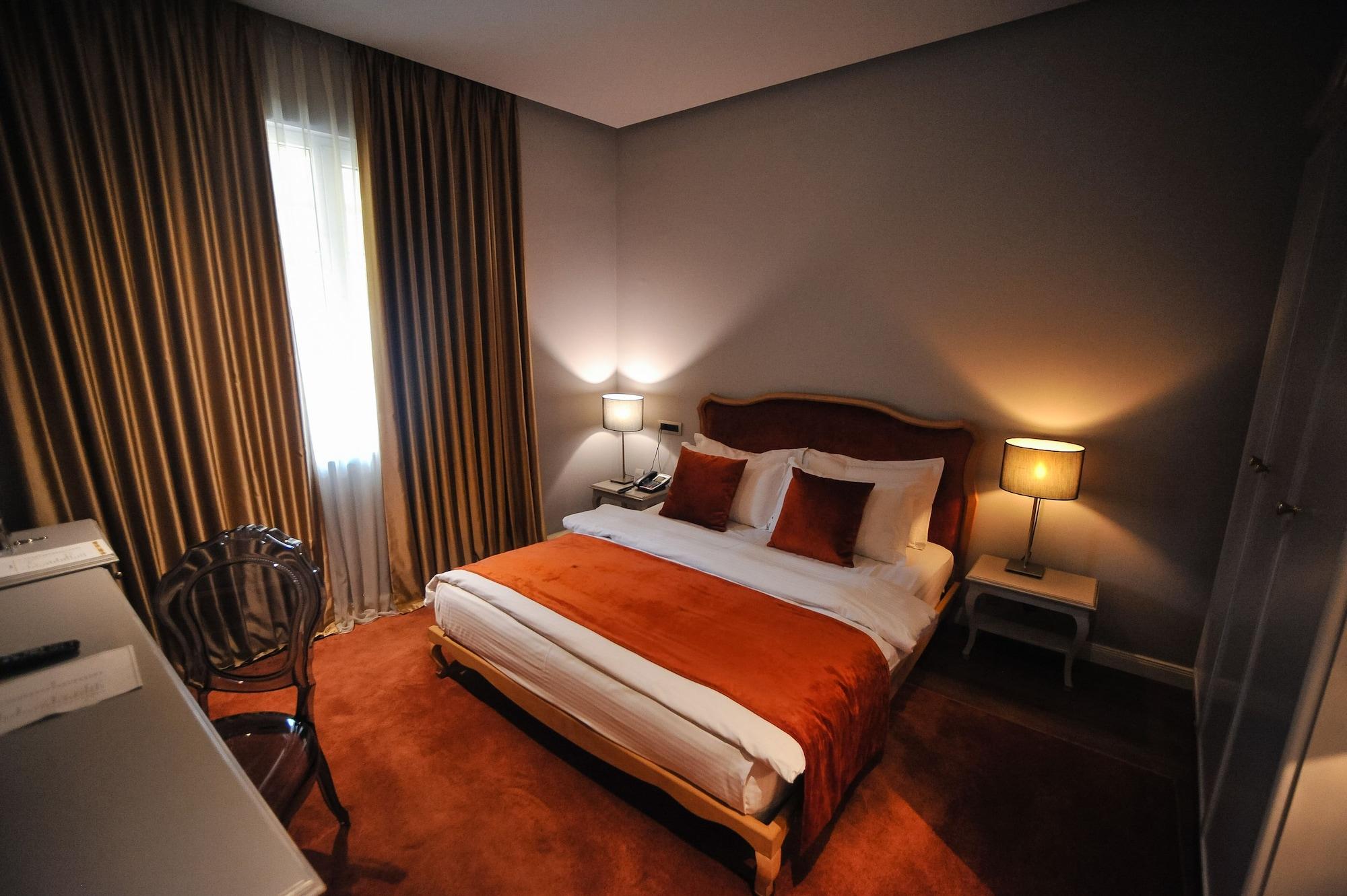 Classic Hotel Tirana Extérieur photo