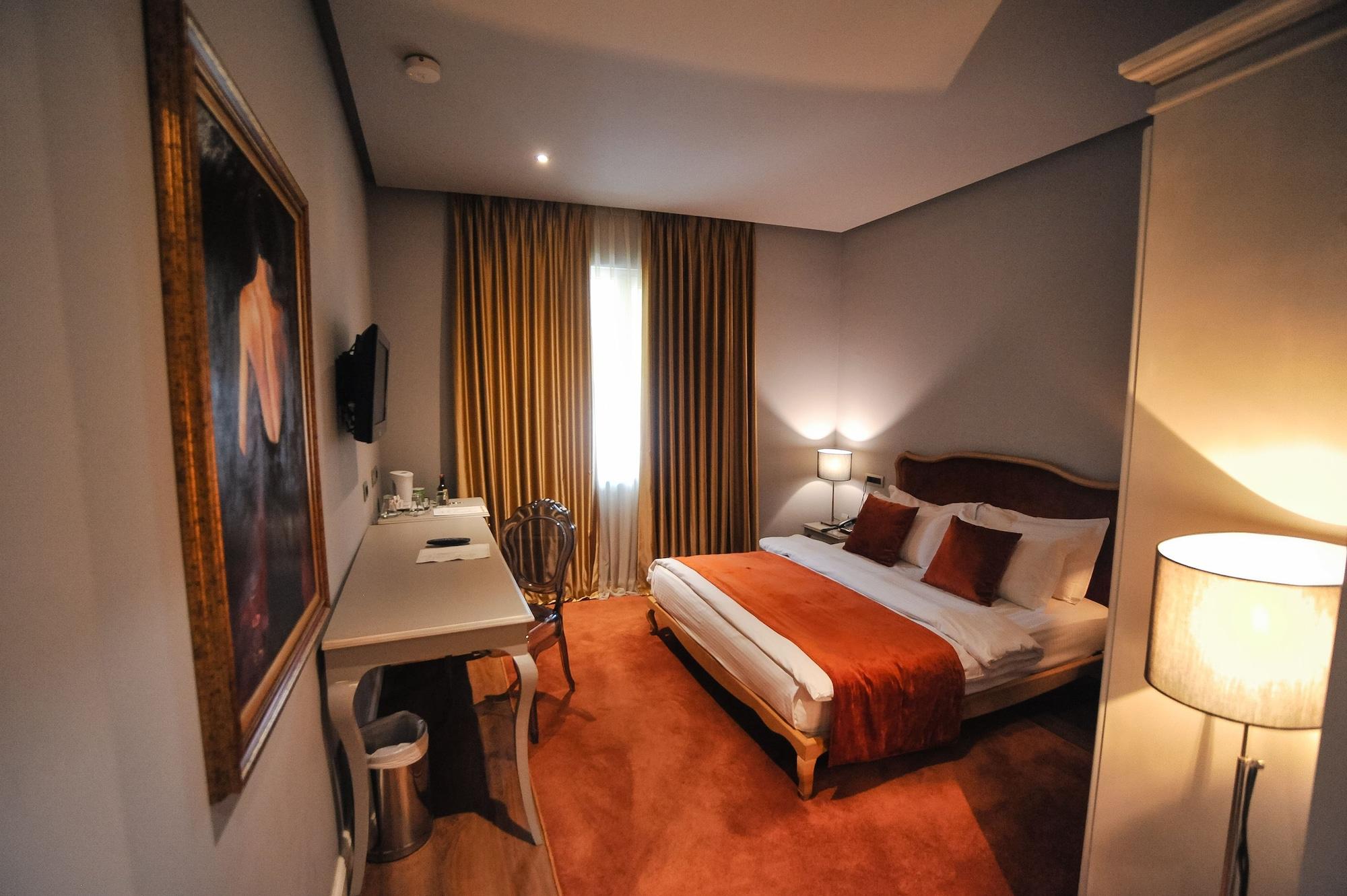 Classic Hotel Tirana Extérieur photo