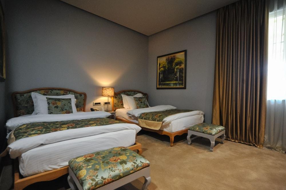 Classic Hotel Tirana Extérieur photo