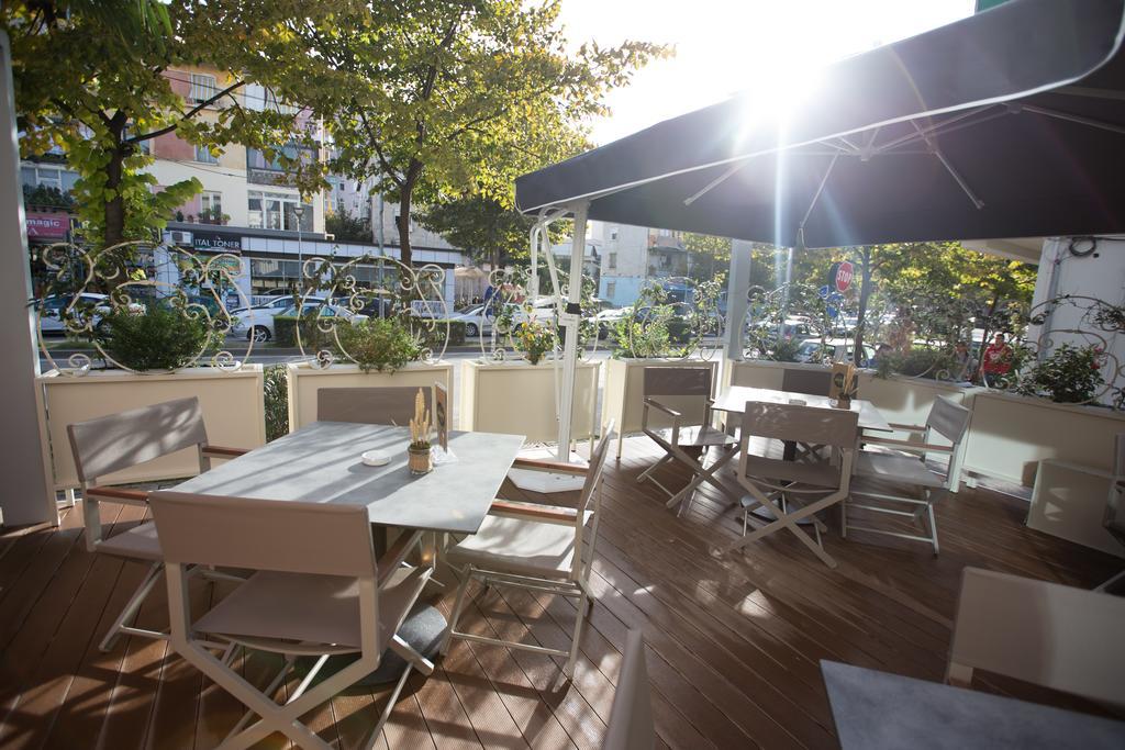 Classic Hotel Tirana Extérieur photo
