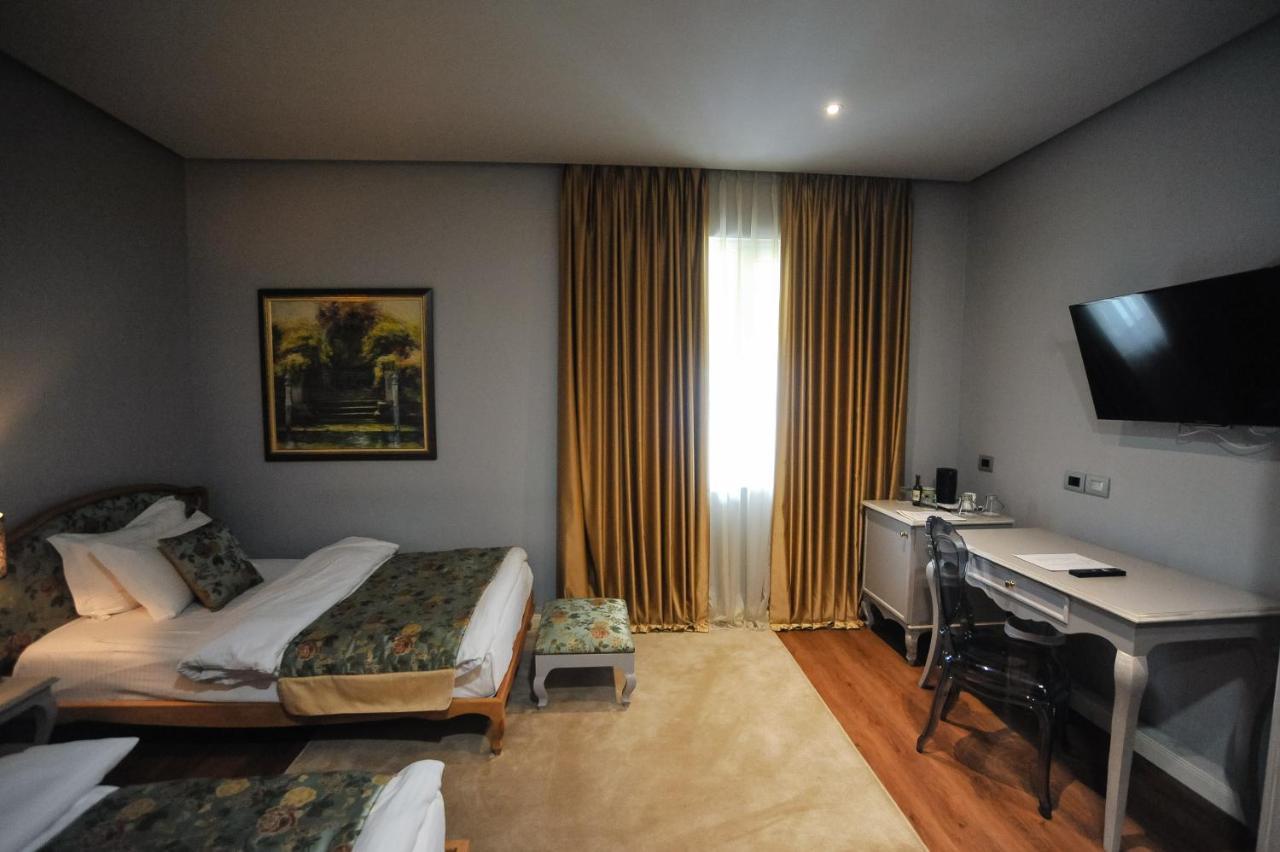 Classic Hotel Tirana Extérieur photo