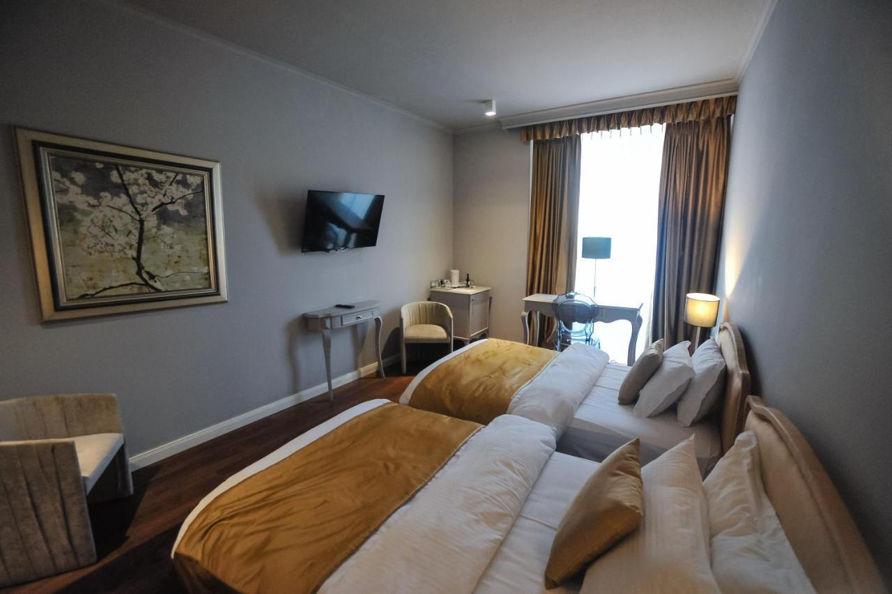 Classic Hotel Tirana Extérieur photo