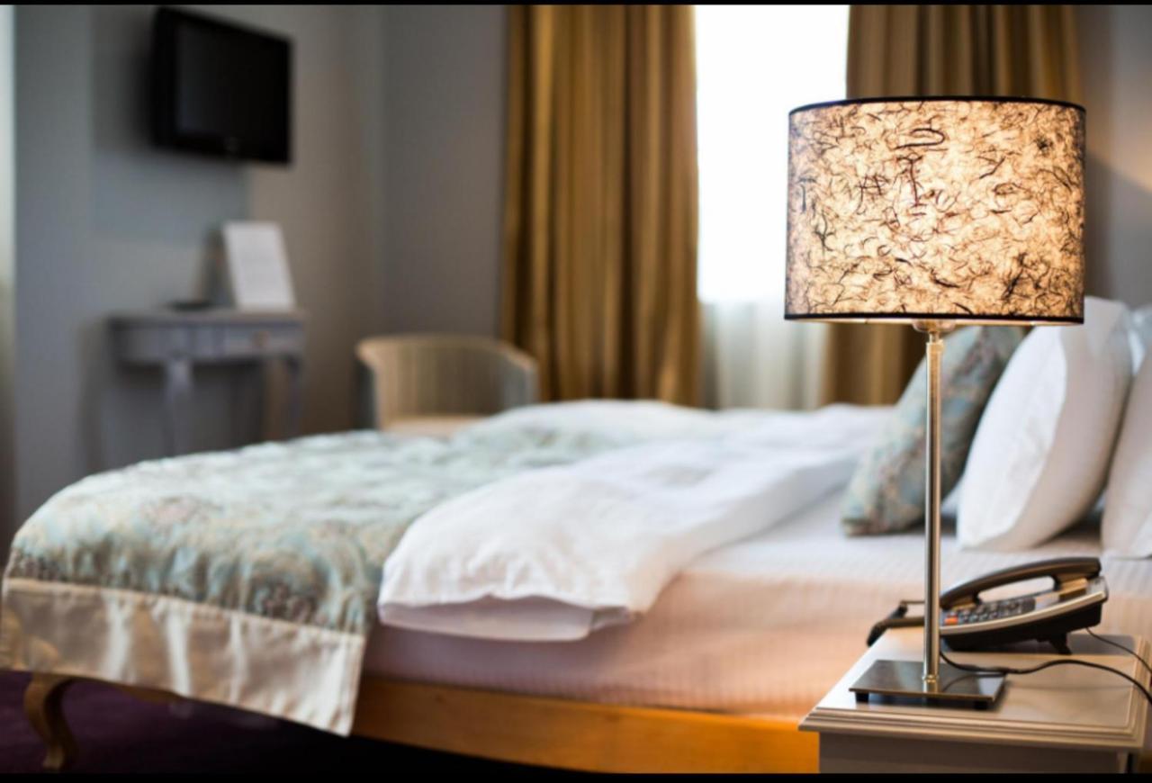 Classic Hotel Tirana Extérieur photo
